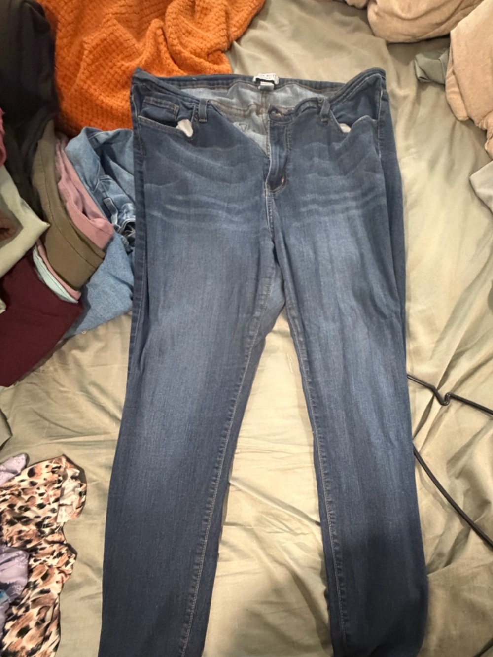 Judy Blue Skinny Jeans in Medium Blue Wash